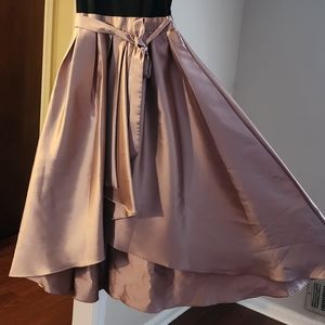 It's a size 14. The brand is XSCAPE. Color is Black with Rose Gold. It's new